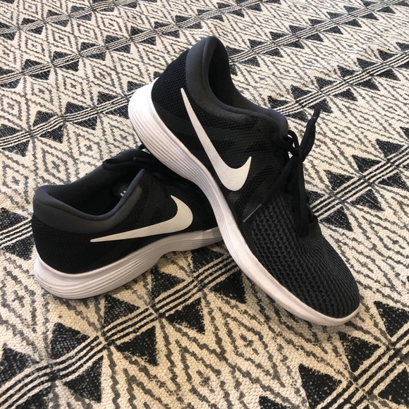 Nike Shoes - Nike Gym Shoes